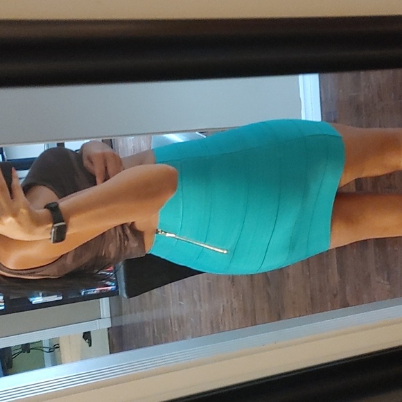 Bebe never worn bandage skirt - Picture 4 of 4